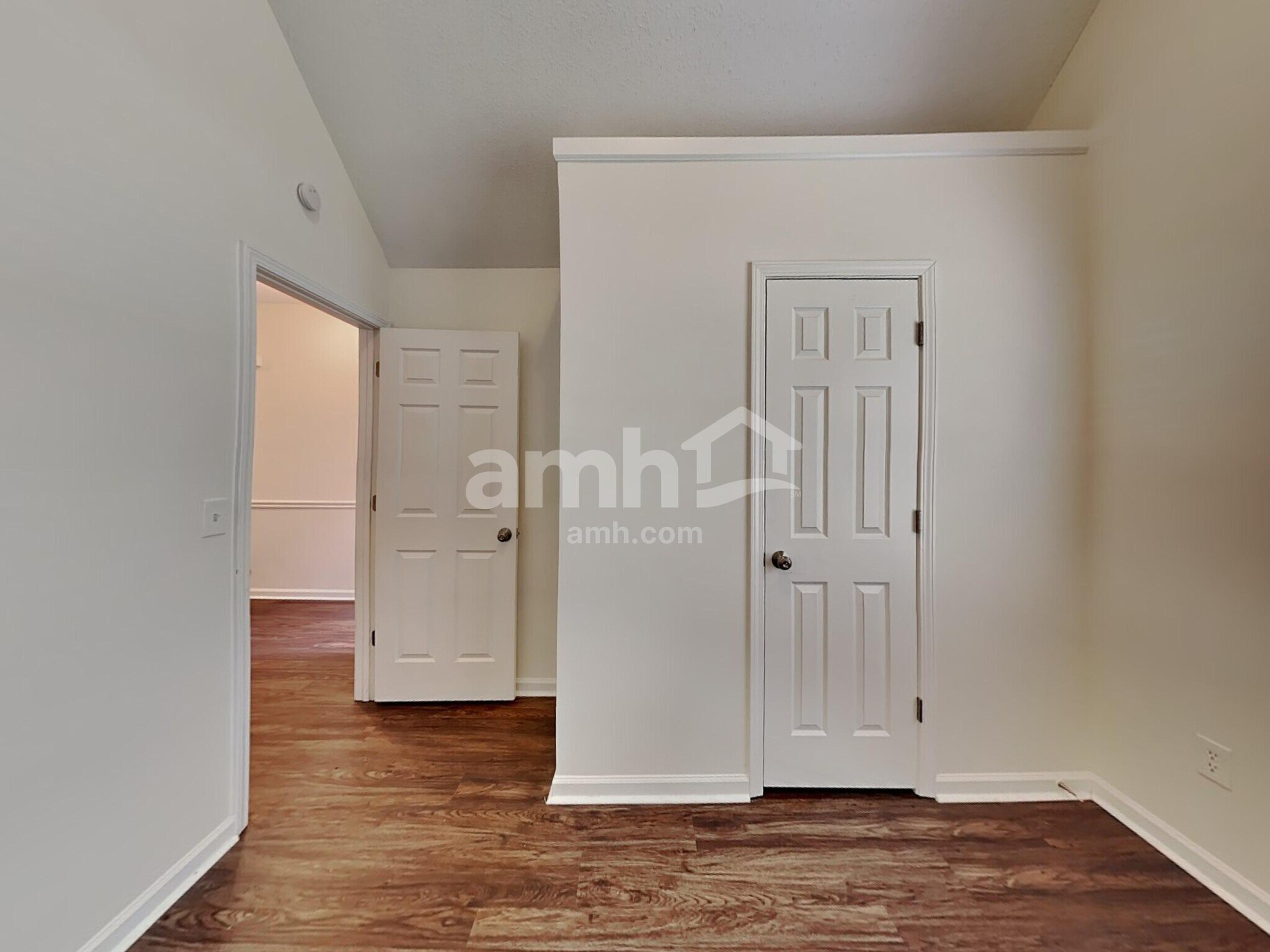 Building Photo - 375 Ermines Way