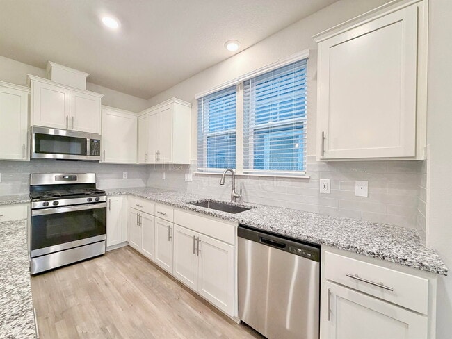 Building Photo - 8153 SE Crabapple St