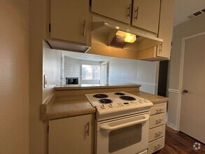 Building Photo - Upstairs Charming 1 bedroom with Large Pat...