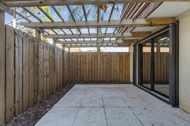 Building Photo - 1520 15th Ln