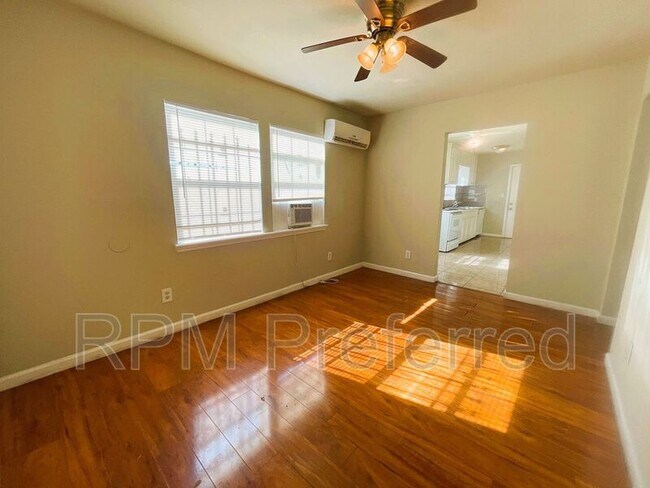 Building Photo - 3813 Drew St