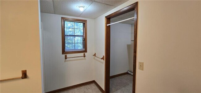 Building Photo - 303 Cacique Ct
