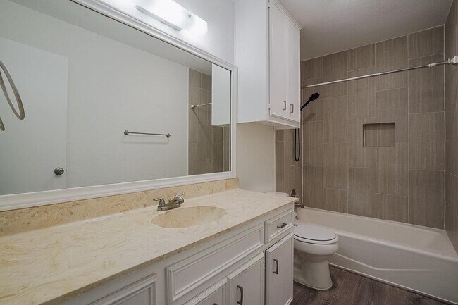 Building Photo - 7800 Northcrest Blvd
