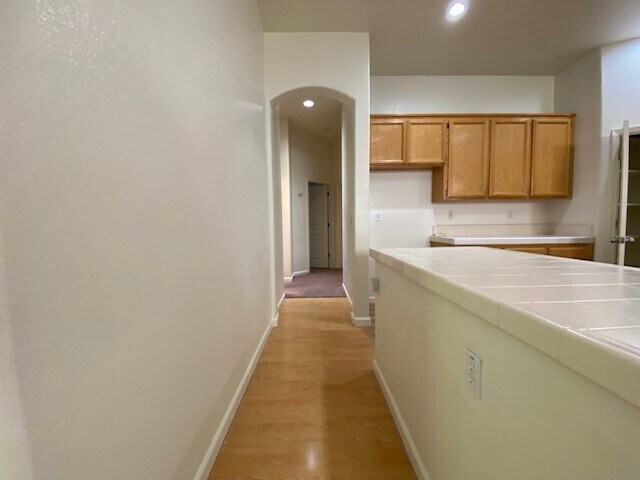 Building Photo - Charming 5 bedroom 2.5 bathroom home located in Natomas!