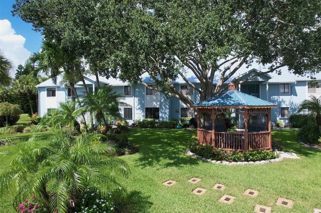 Building Photo - 9635 Riverside Dr