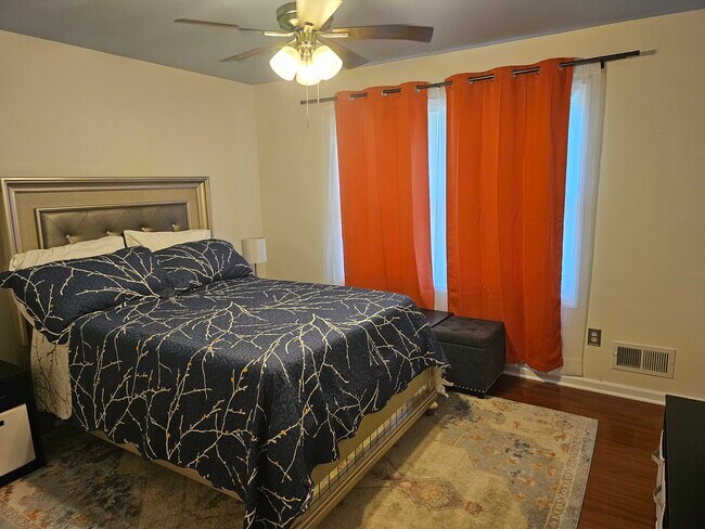 Queen Size Bed - 15 Robbinwood Ter