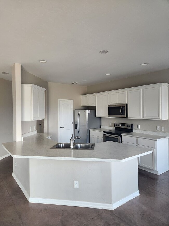 Building Photo - State of the Art Home with Amazing Views!