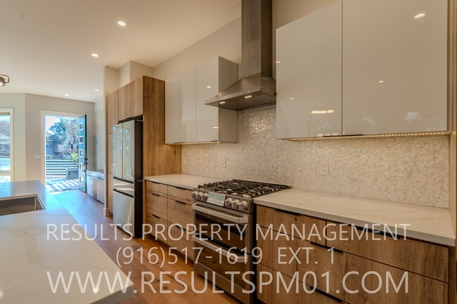 Building Photo - Stunning luxury custom home! 4 bedrooms heart of Fairoaks