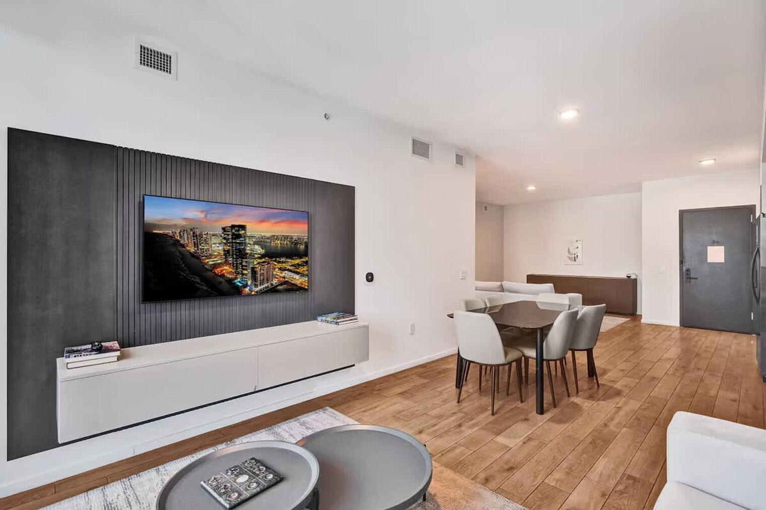 Building Photo - 398 NE 5th St