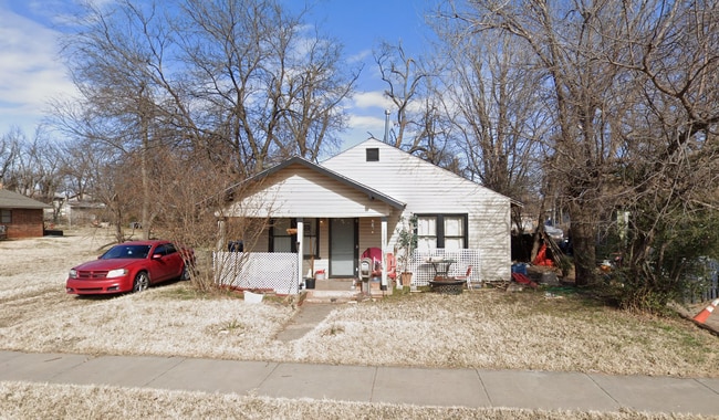 Building Photo - 1827 E Park Plz