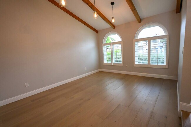 Building Photo - 2107 Dufour Ave