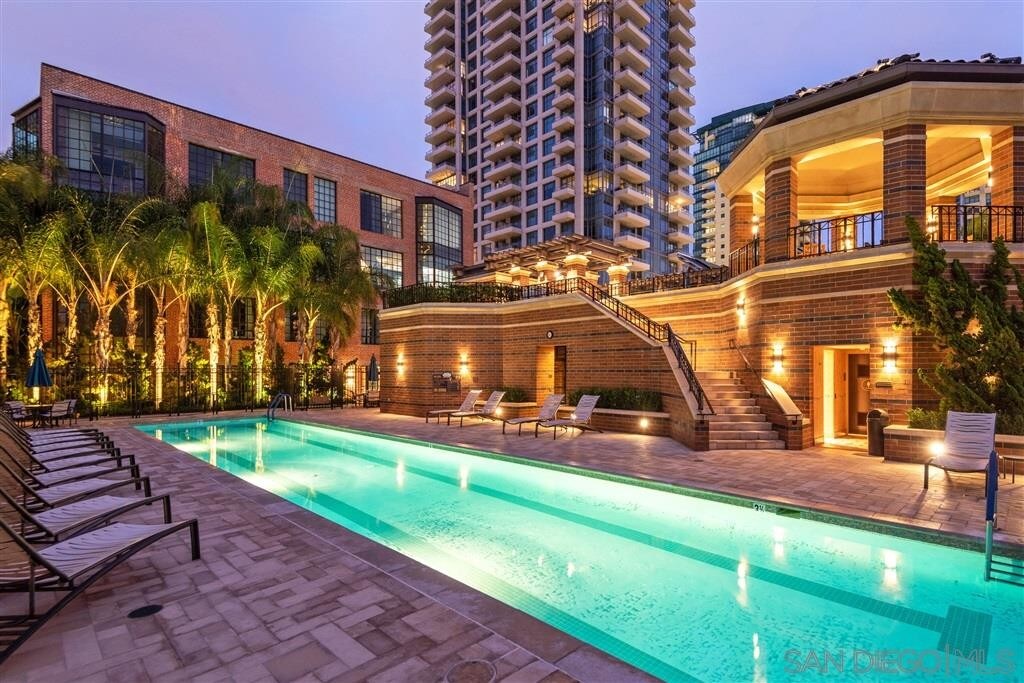 Building Photo - 500 W Harbor Dr