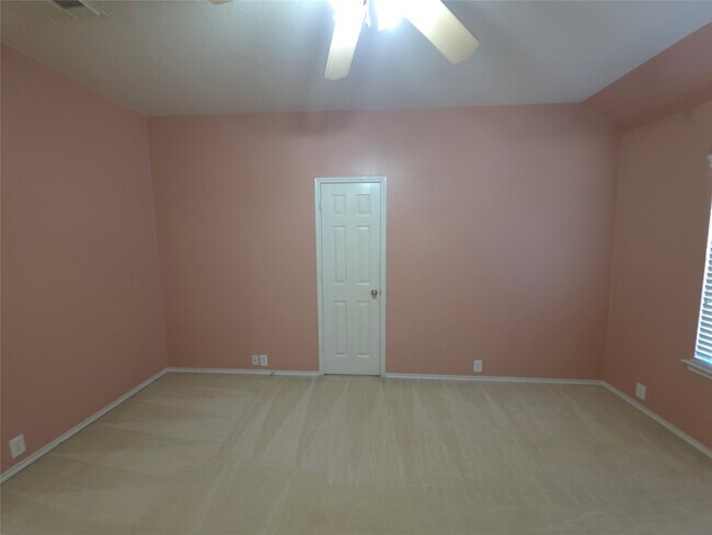 Building Photo - 3027 Providence Oak St