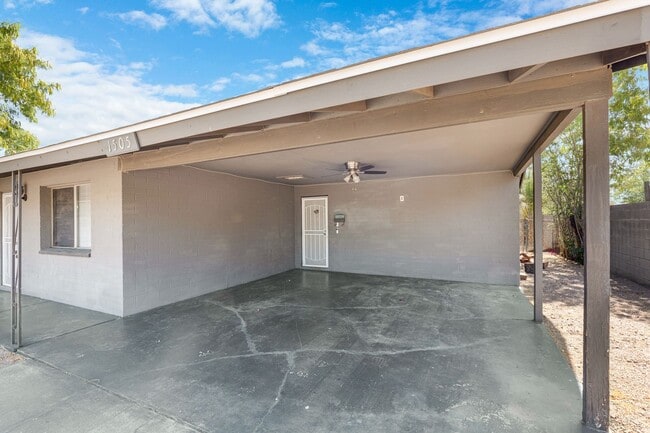 Building Photo - 5 Bedroom House Located in Tempe!