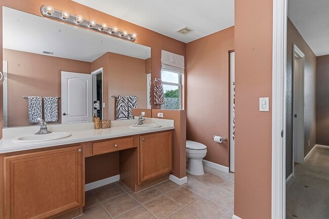 Building Photo - 217 Berenger Walk