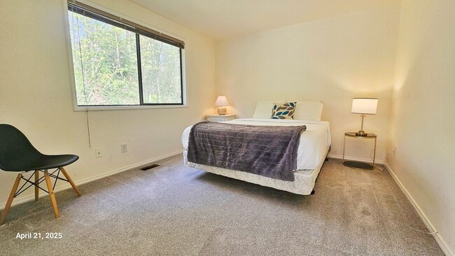 Building Photo - Beautiful Remodeled 4 Bedroom and 2.5 Bathroom Single Family House - Bellevue