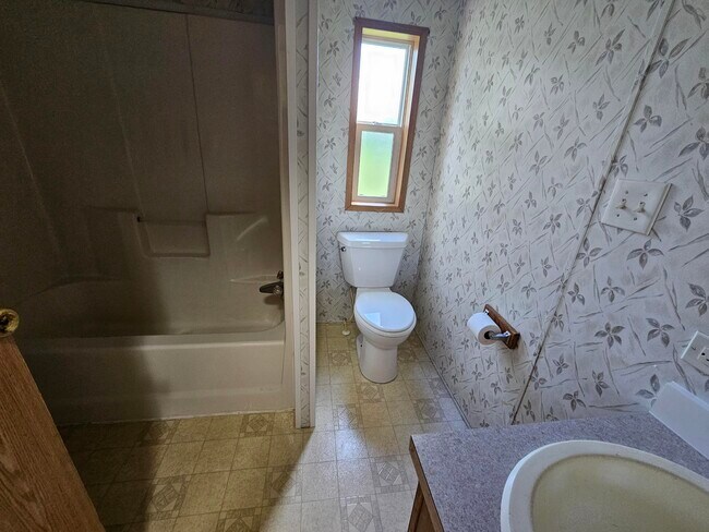 Building Photo - 208 Maverick Ln