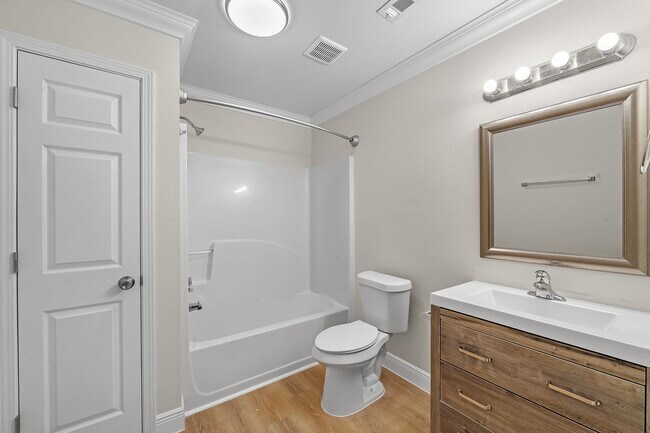 Building Photo - Luxury Vinyl Plank Flooring********* Rent $1200/month********* Renovated 1 Bedroom 1 Bath