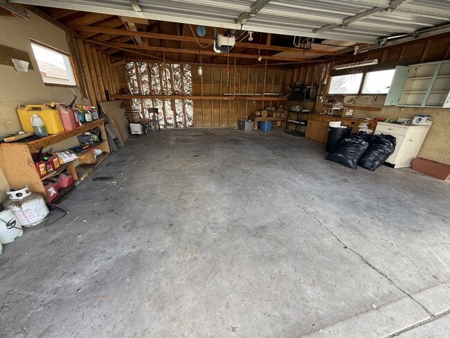 Building Photo - 628 3rd Ave NW