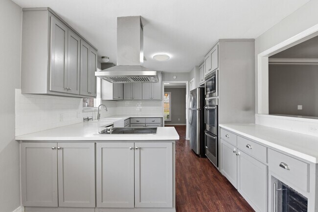 Building Photo - 7215 Ridge Oak Dr