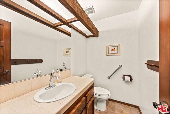 Building Photo - 3636 Malibu Country Dr
