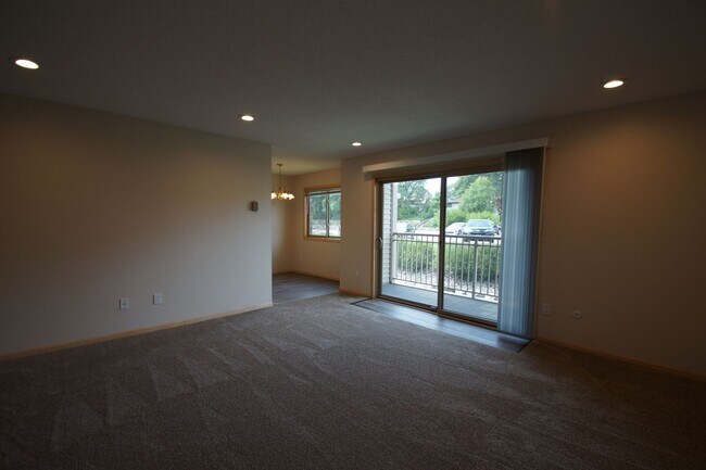 Building Photo - Fully Renovated Appaloosa Suite