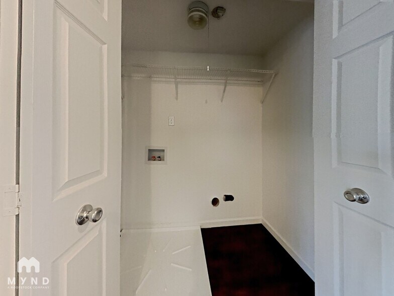 Building Photo - 6815 Saddle Ridge Rd