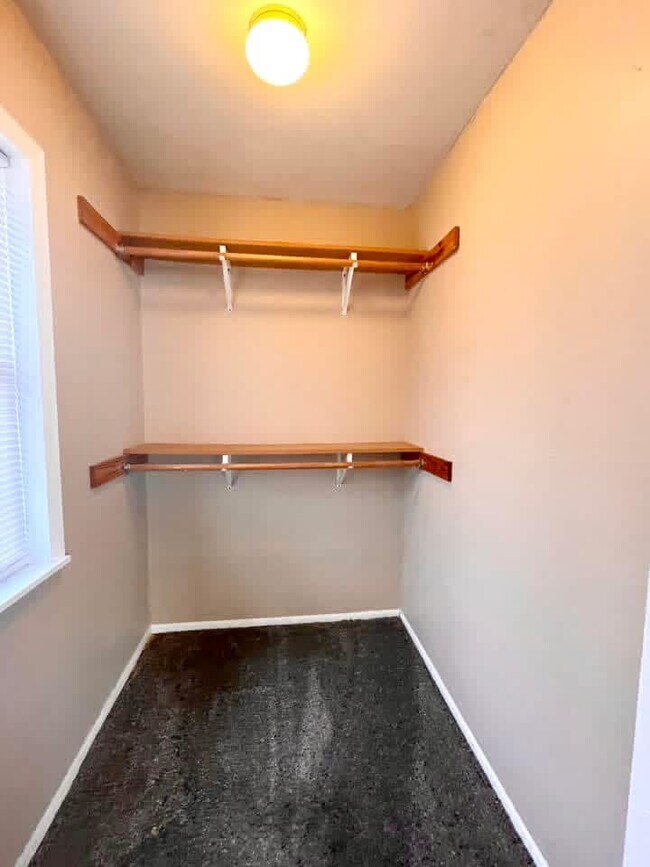 Building Photo - 823 G St NW