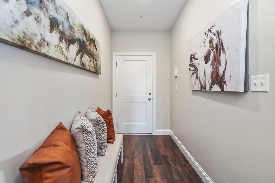 Building Photo - 734 South St