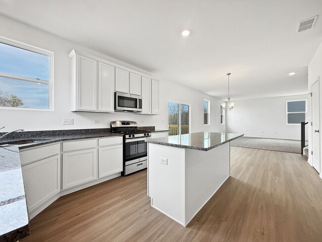 Building Photo - 1215 Stonegate Dr