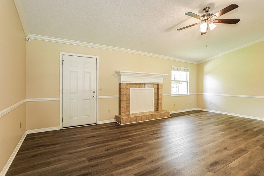 Building Photo - 8323 Cross Timbers Dr W
