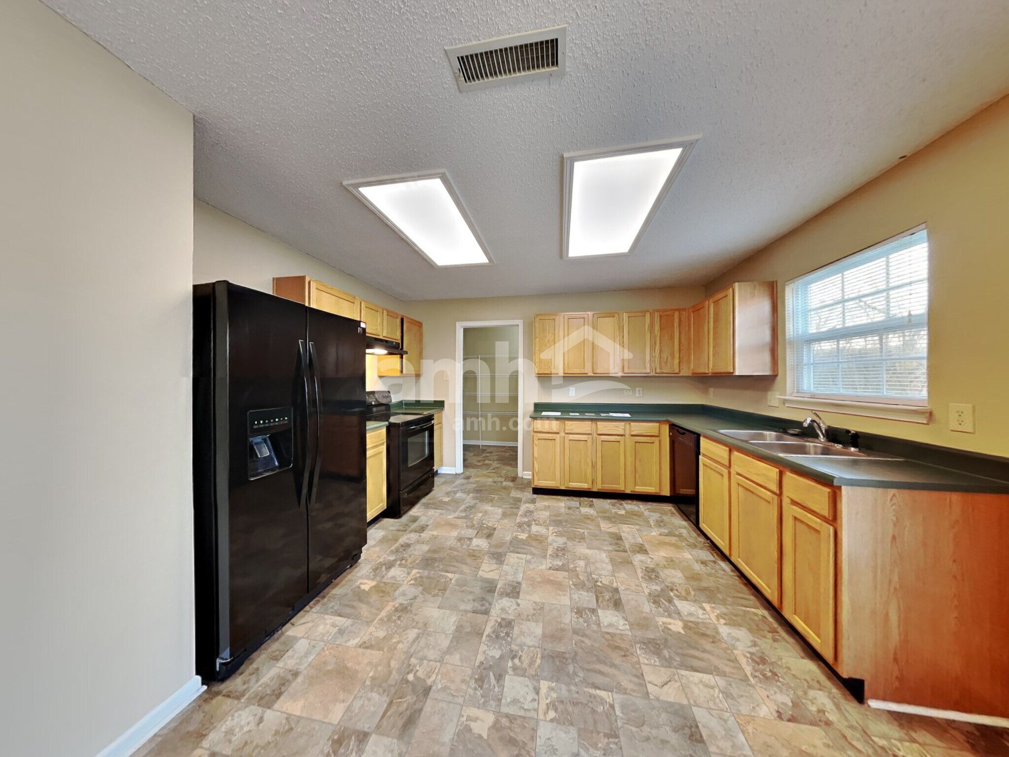 Building Photo - 2092 Fullwood Dr