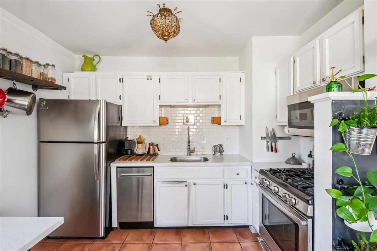 Building Photo - 72 Lakeview Ter