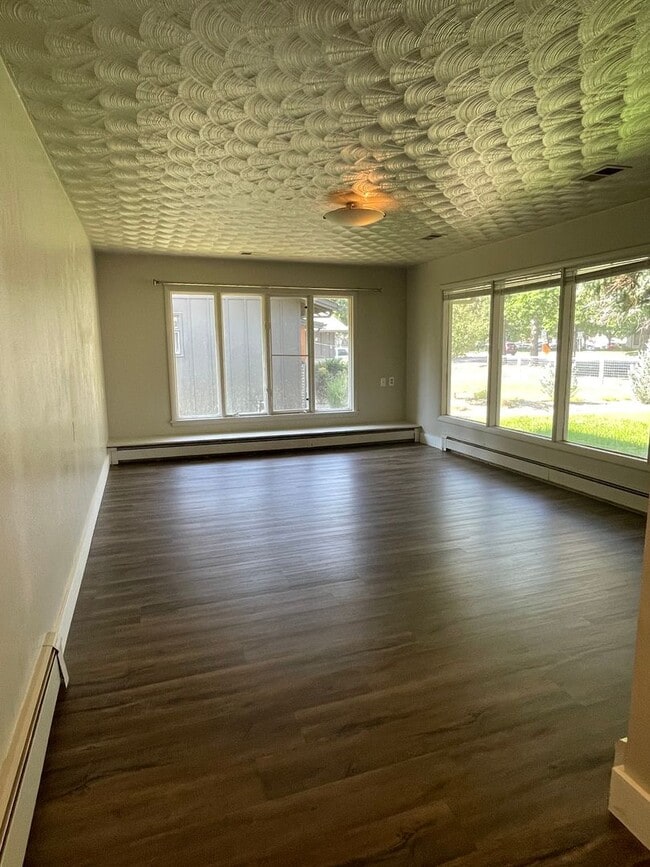 Building Photo - STUDENTS WELCOME! Sprawling Ranch Style 3 Bedroom 3 Bath Home w/ finished basement in Midtown For...