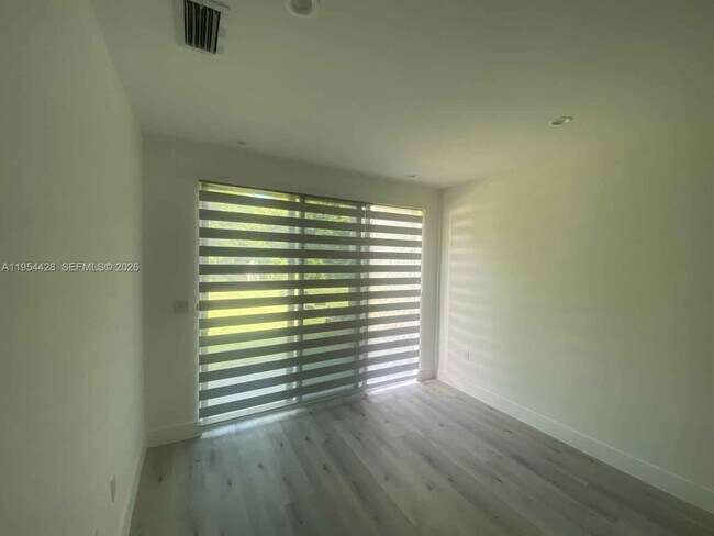 Building Photo - 16002 NW 38 Pl #0 Miami Gardens, FL 33054-6713