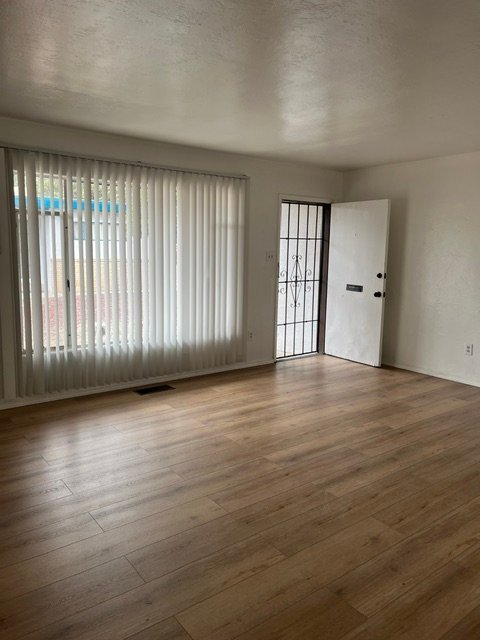 Building Photo - 1013 Palomas Dr SE
