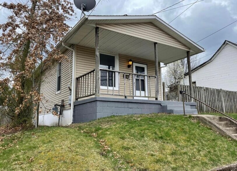 Primary Photo - 1917 2nd St