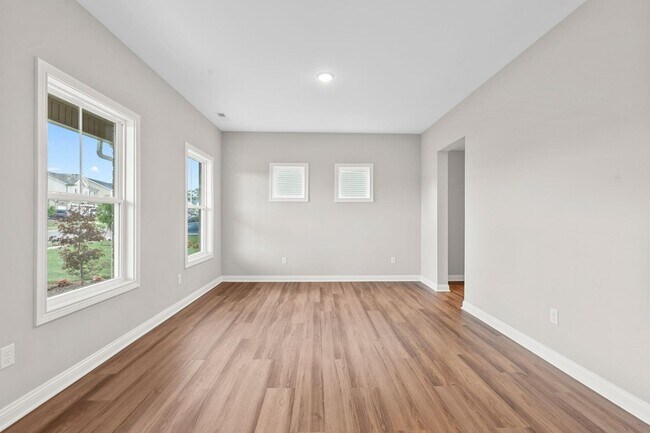 Building Photo - 453 Friendly Ave