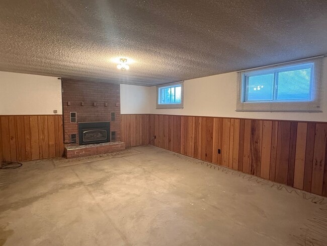 Building Photo - 916 S 6800 E