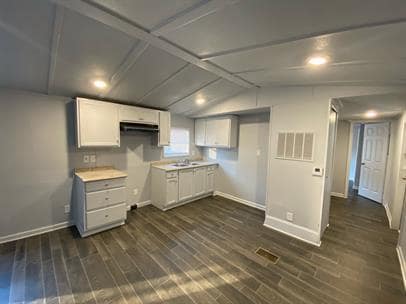 Building Photo - 114 Skyland Dr E