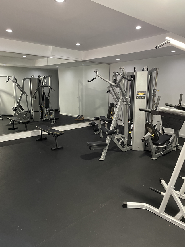 Newly remodeled Gym - 2700 Cahuenga Blvd E