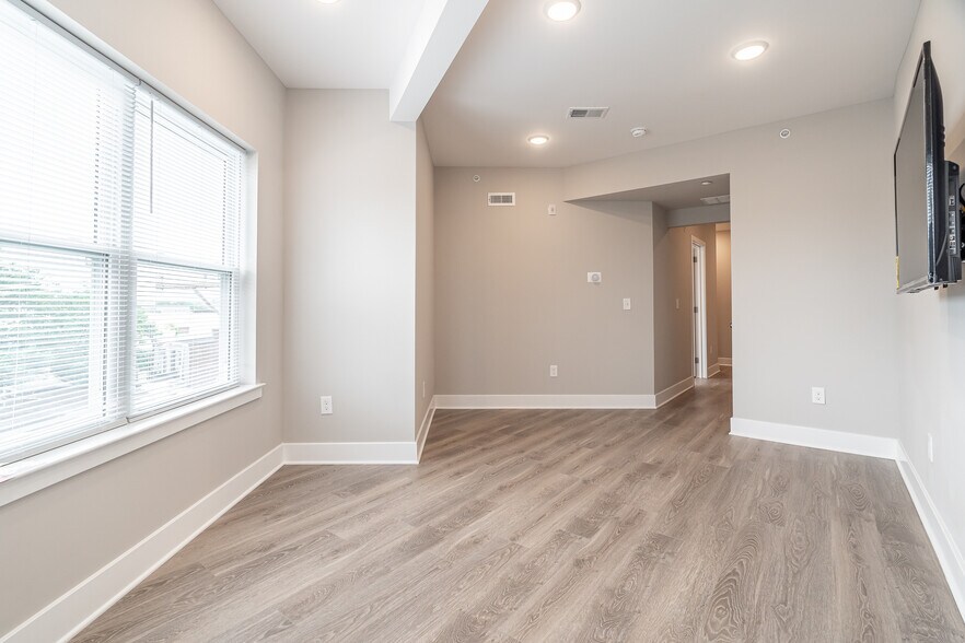 Building Photo - 421 N 39th St