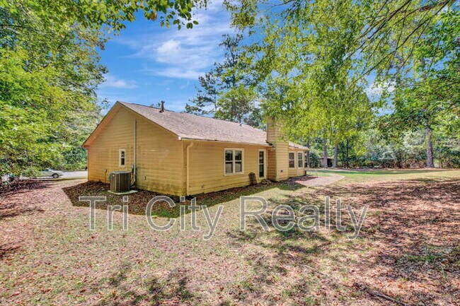 Building Photo - 110 Deer Chase