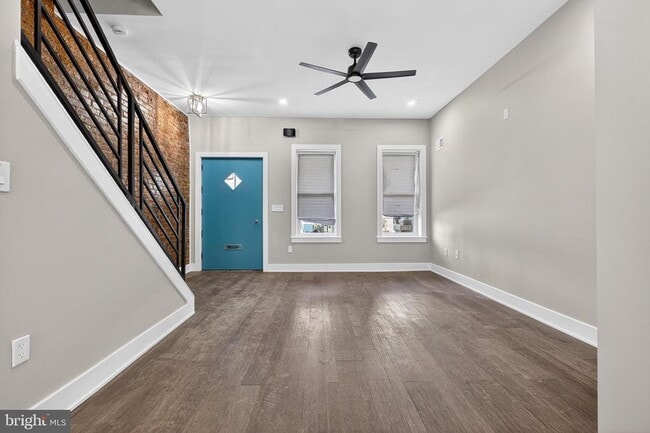 Building Photo - 34 W Sharpnack St