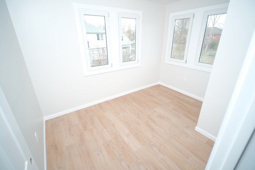 Building Photo - 476 W Savannah St