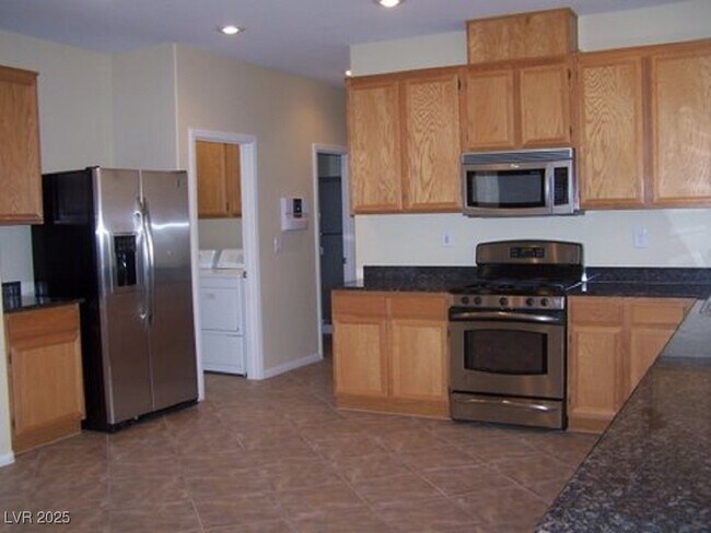 Building Photo - 283 Maddelena Ave