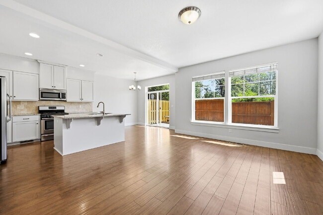 Building Photo - 3BR/2.5BA Townhome in Larkspur — Old Mill, Downtown & Bachelor All Close By