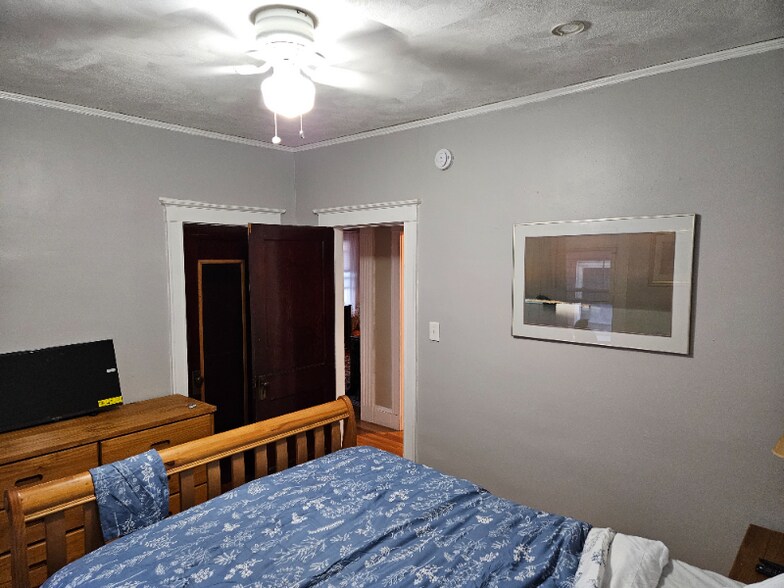 Building Photo - 536 Mt Auburn St