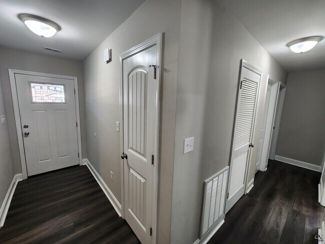 Building Photo - 113 Wildwood Trail