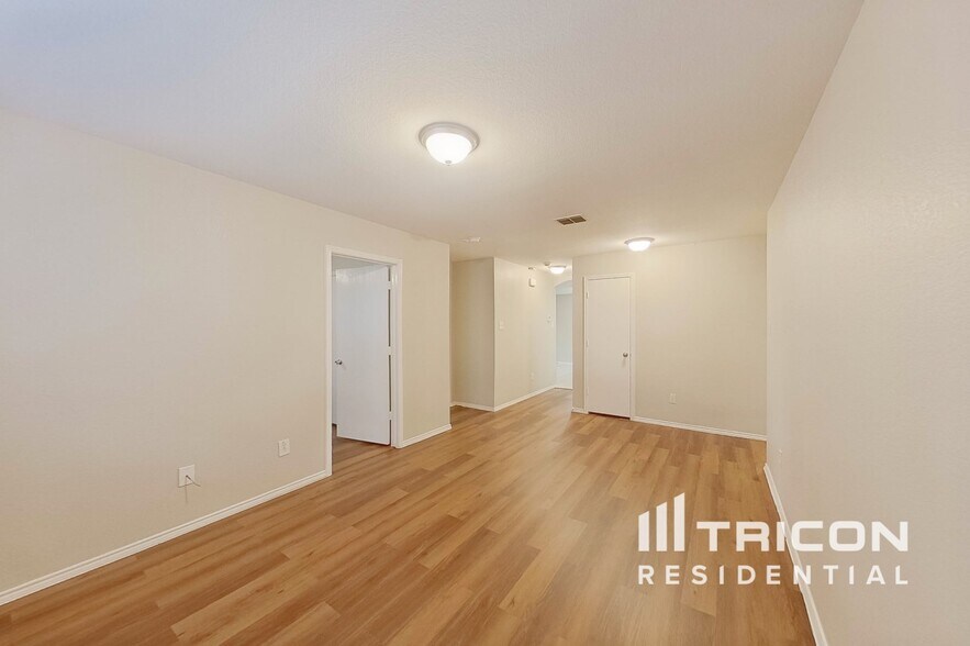 Building Photo - 3018 High Gate Dr